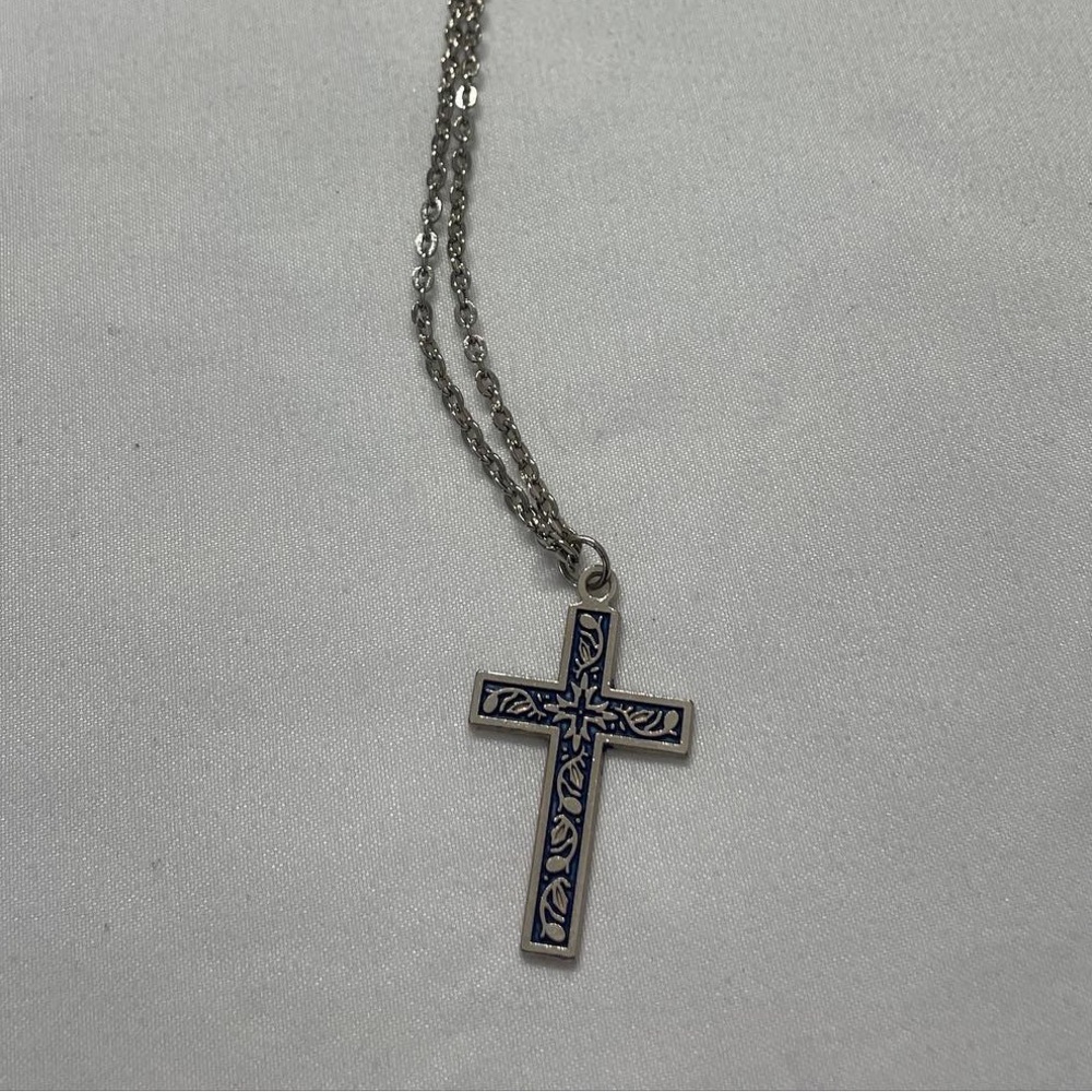 Vintage black and silver cross necklace- brand is unknown- old costume jewelry